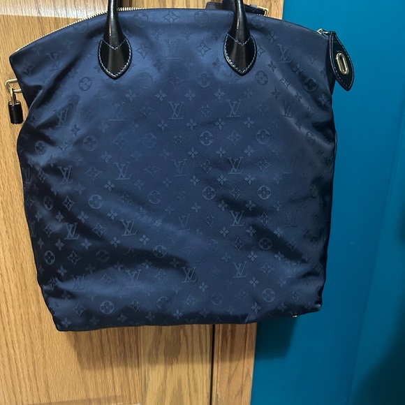 **** SOLD ****LOUIS VUITTON MONOGRAM NYLON Desire Lockit Vertical - Picture 16 of 16